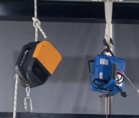 爬繩機(jī)和便攜電葫蘆的對比